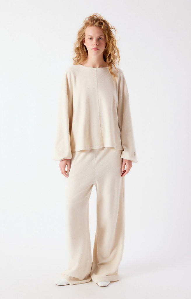 Model Jumbled Fuxow Sweater - Beach– Jumbled